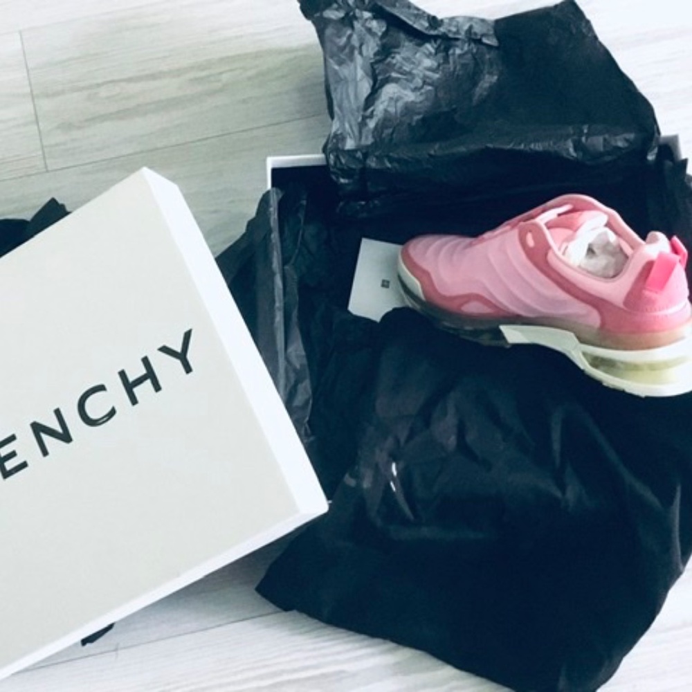 100% Authentic Givenchy Light Runner Sneaker Pink Bubble Gum Size 40/9.5